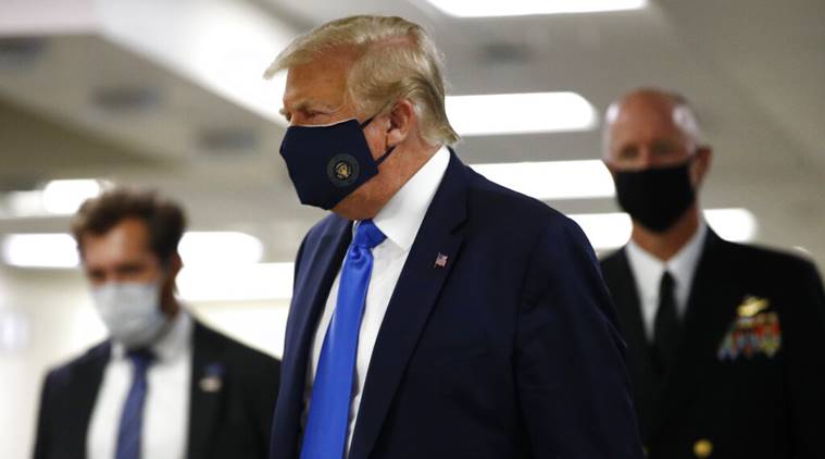 trump wears mask