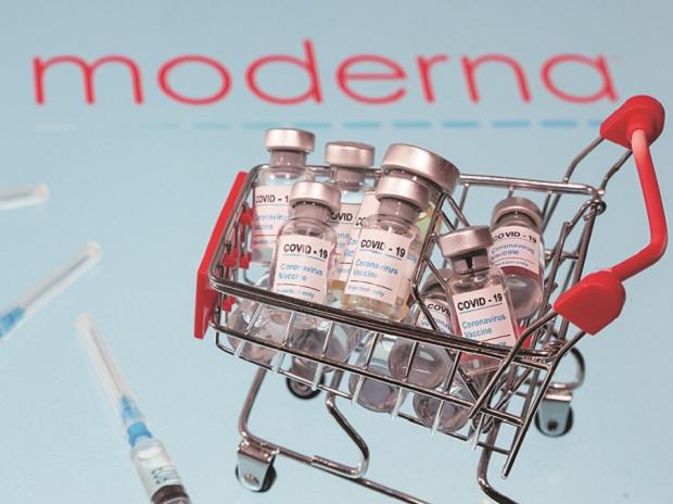 Moderna vaccine safe and effective according to US experts
