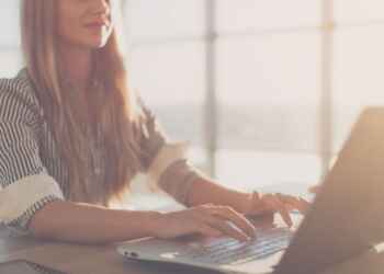 how does freelancing work