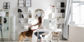 7 Helpful Tips to Stay Productive While Working Remotely (1)