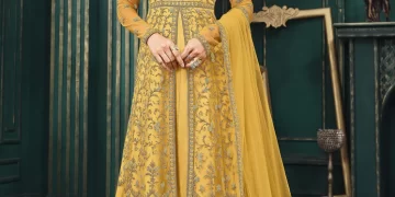 4 Reasons why every women should have anarkali suits for festive season