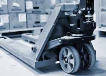 Four Effective Benefits of Using a Scissor Lift Table